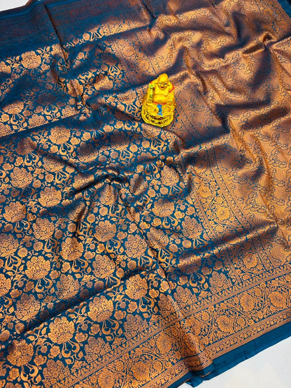 Comely Rama Kanjivaram Silk Saree With Outstanding Blouse Piece