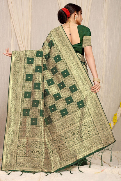 Sizzling Dark Green Kanjivaram Silk Saree With Glittering Blouse Piece
