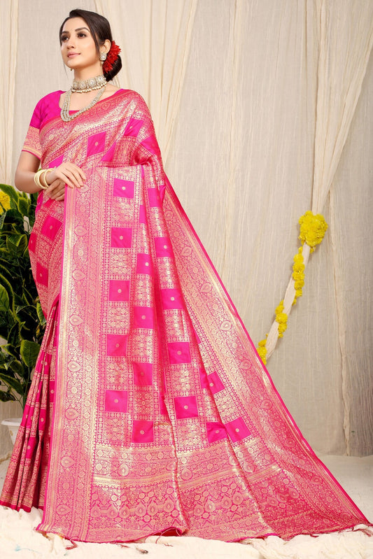 Mesmerising Dark Pink Kanjivaram Silk Saree With Glittering Blouse Piece