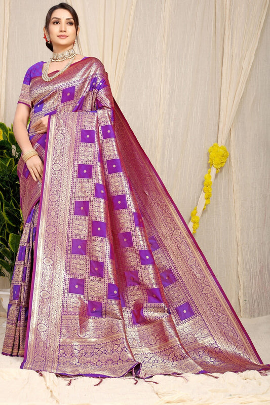 Staring Mehndi Kanjivaram Silk Saree With Glittering Blouse Piece
