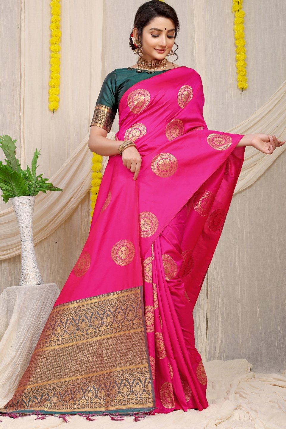 Stunning Dark Pink Kanjivaram Silk Saree and Angelic Blouse Piece