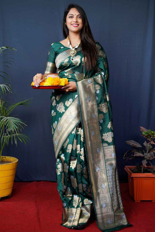 Superb Dark Green Kanjivaram Silk Saree With Glittering Blouse Piece