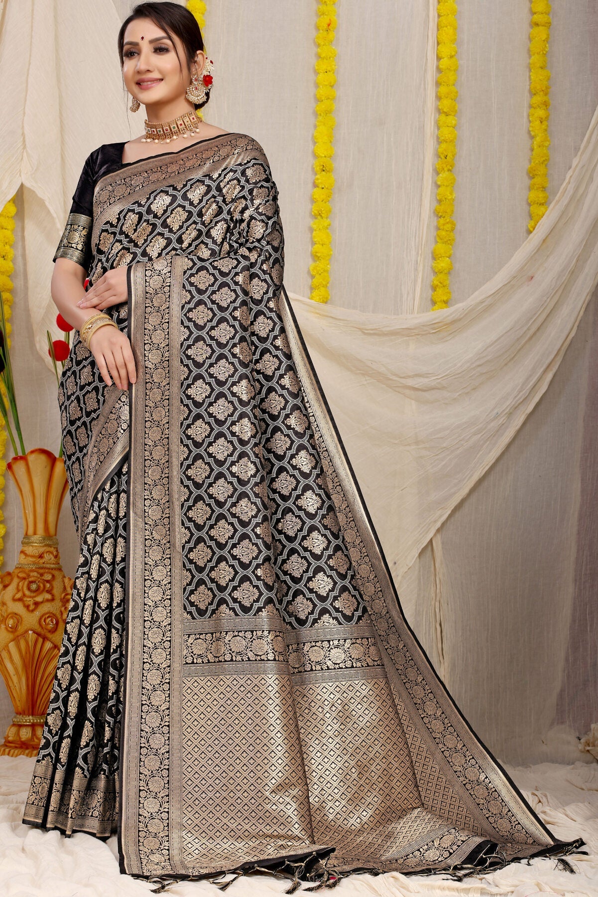 Pleasant Black Kanjivaram Silk With Tempting Blouse Piece