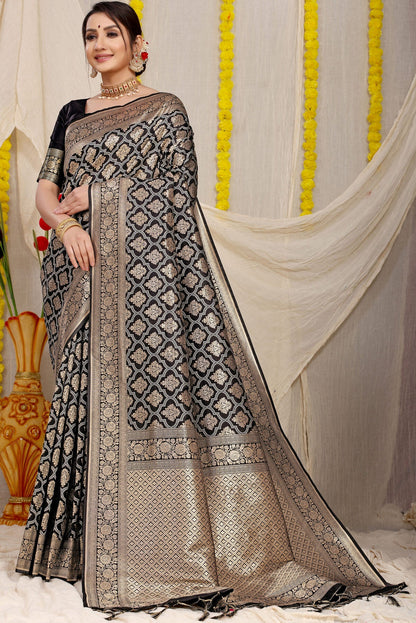 Pleasant Black Kanjivaram Silk With Tempting Blouse Piece