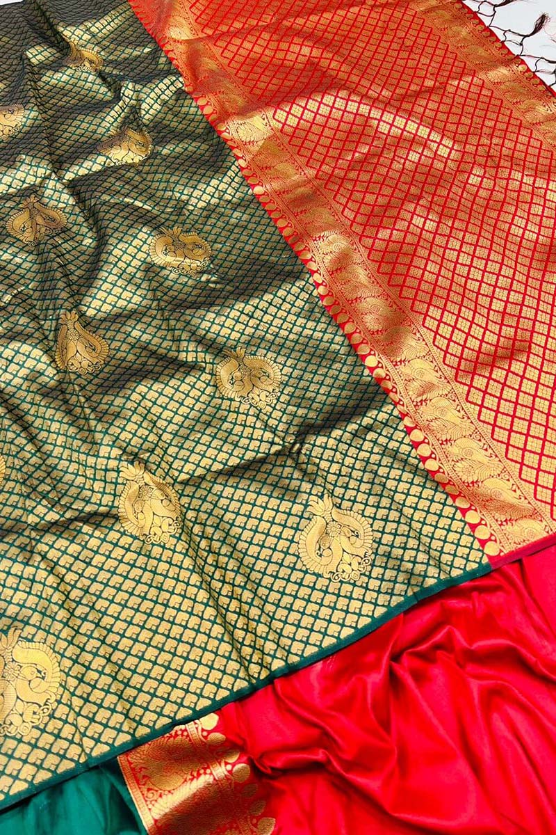 Classy Dark Green Soft Silk Saree With Incredible Blouse Piece