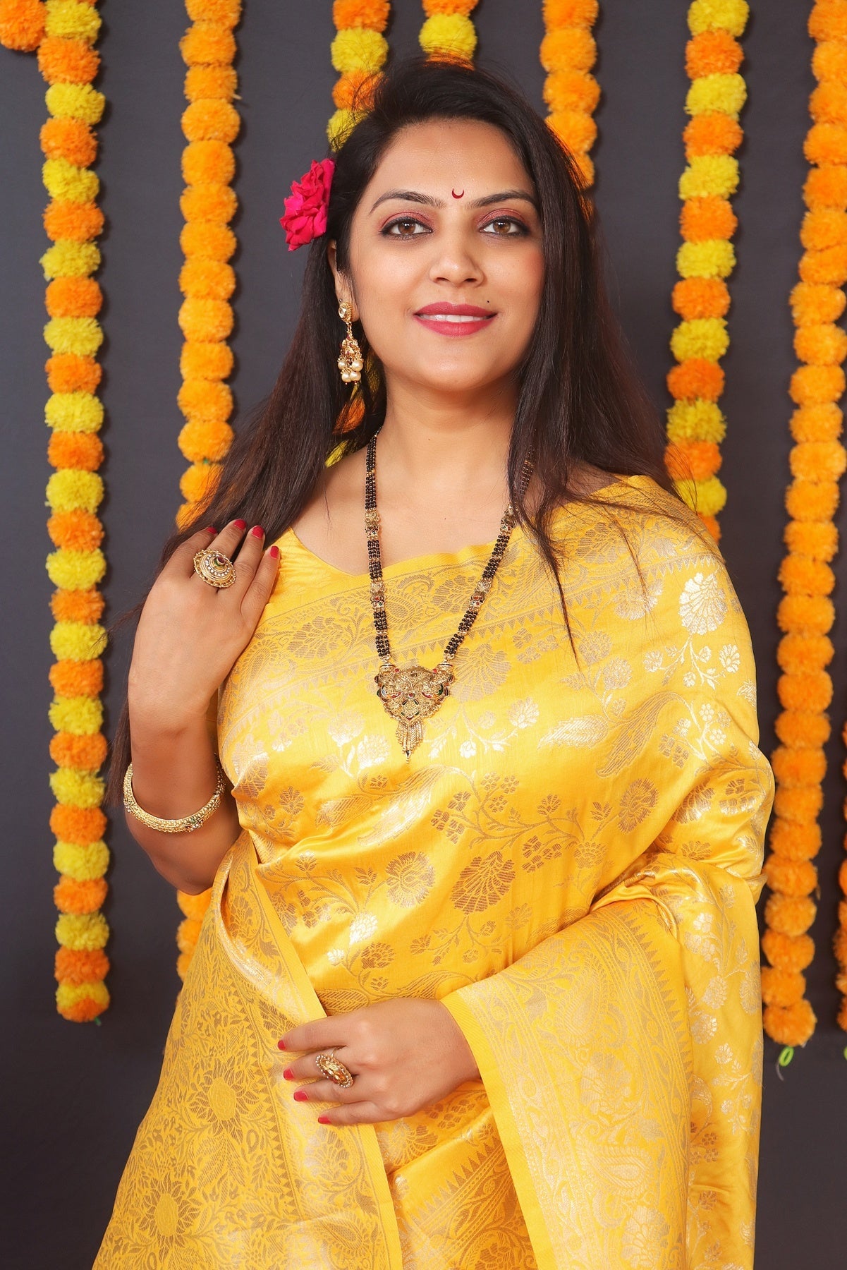 Sempiternal Yellow Banarasi Silk Saree With Pleasurable Blouse Piece