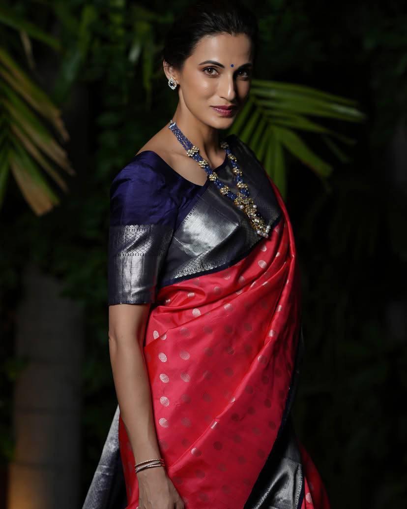 Extraordinary Dark Pink Soft Silk Saree With Glowing Blouse Piece