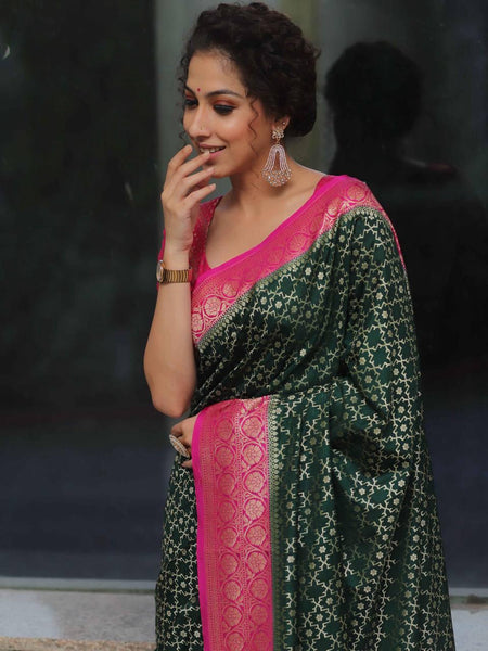 Flameboyant Dark Green Soft Silk Saree With Beauteous Blouse Piece