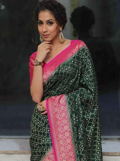 Flameboyant Dark Green Soft Silk Saree With Beauteous Blouse Piece