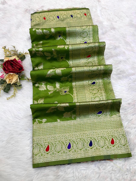 Ailurophile Green Soft Banarasi Silk Saree With Snappy Blouse Piece
