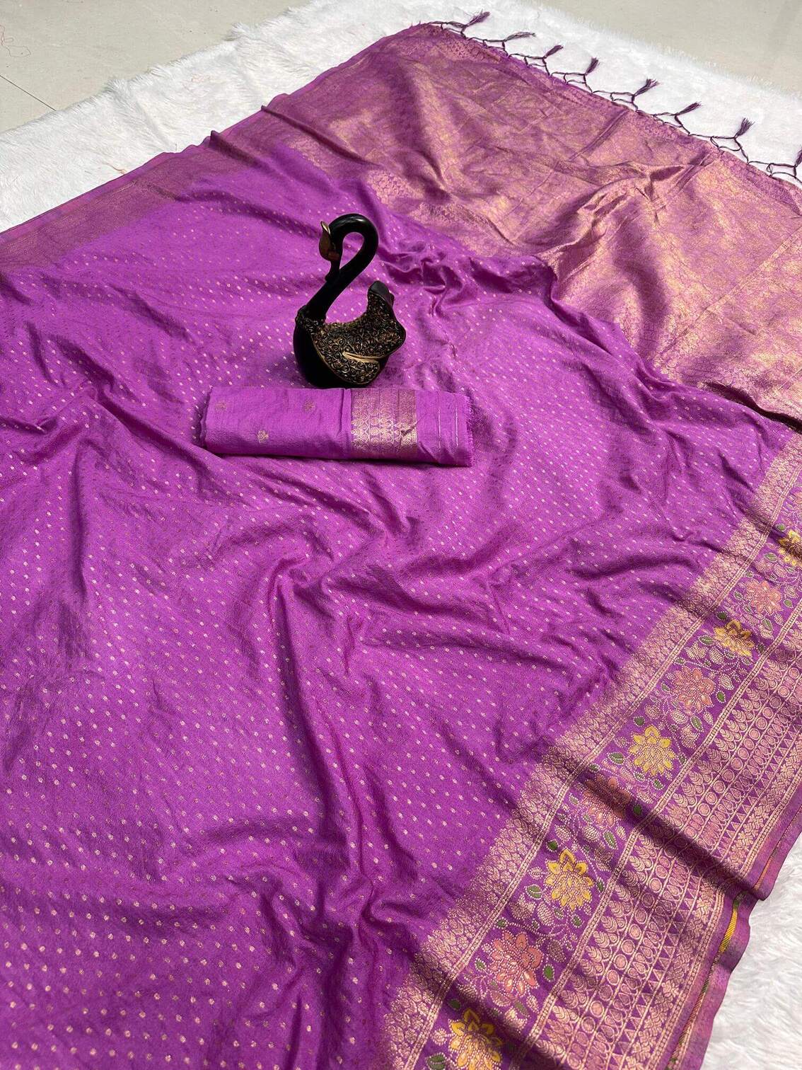 Beautiful Lavender Soft Banarasi Silk Saree With Snazzy Blouse Piece