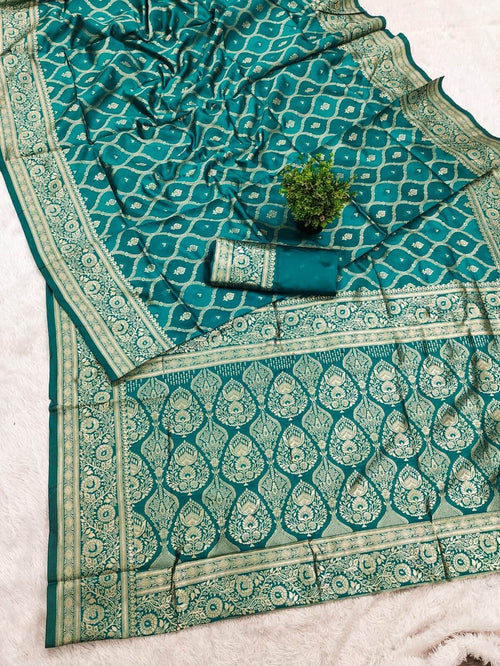 Exemplary Rama Soft Silk Saree With Tantalizing Blouse Piece